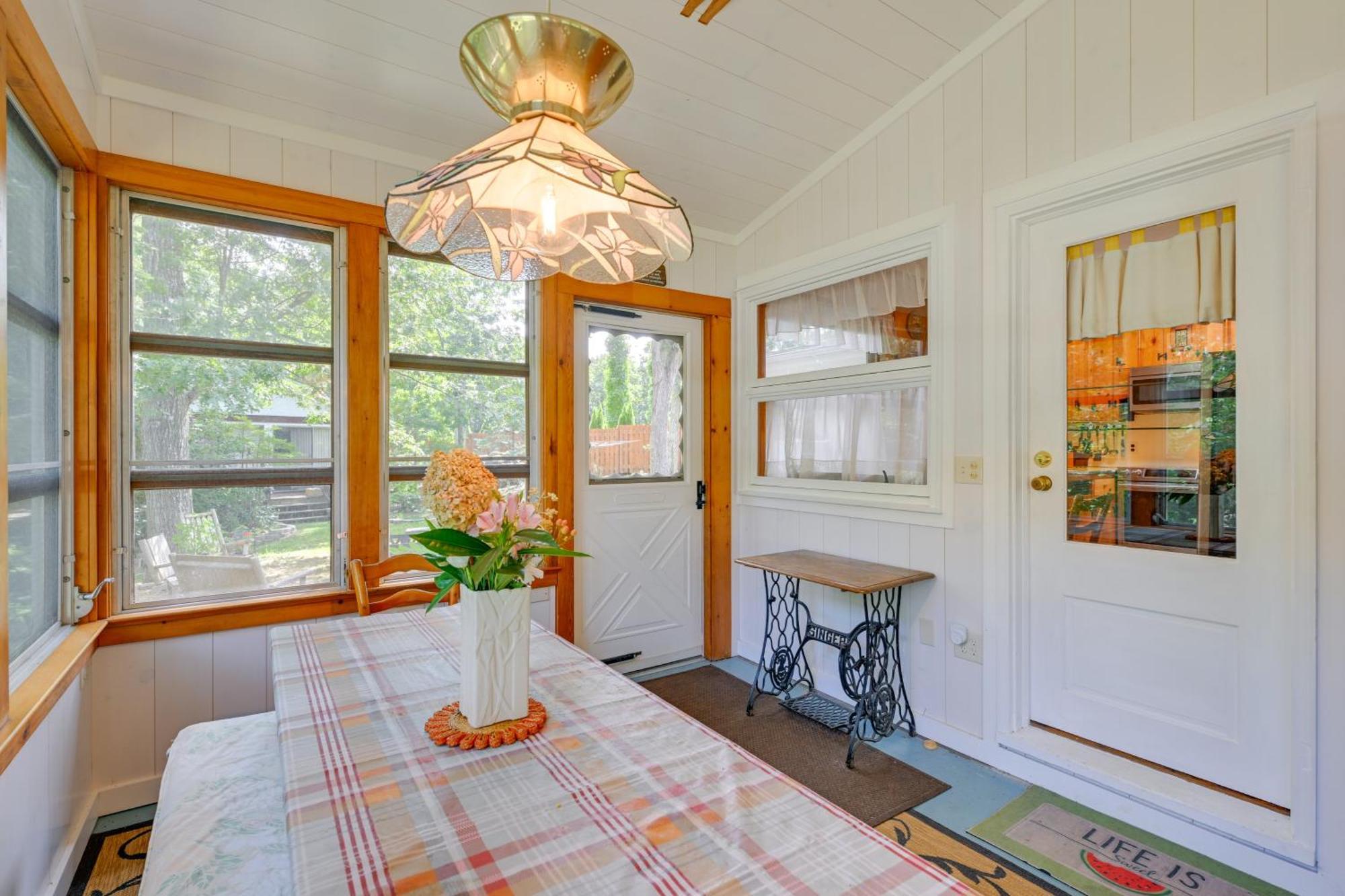 Home In Long Island Wine Country - Walk To Beach! Cutchogue Eksteriør bilde